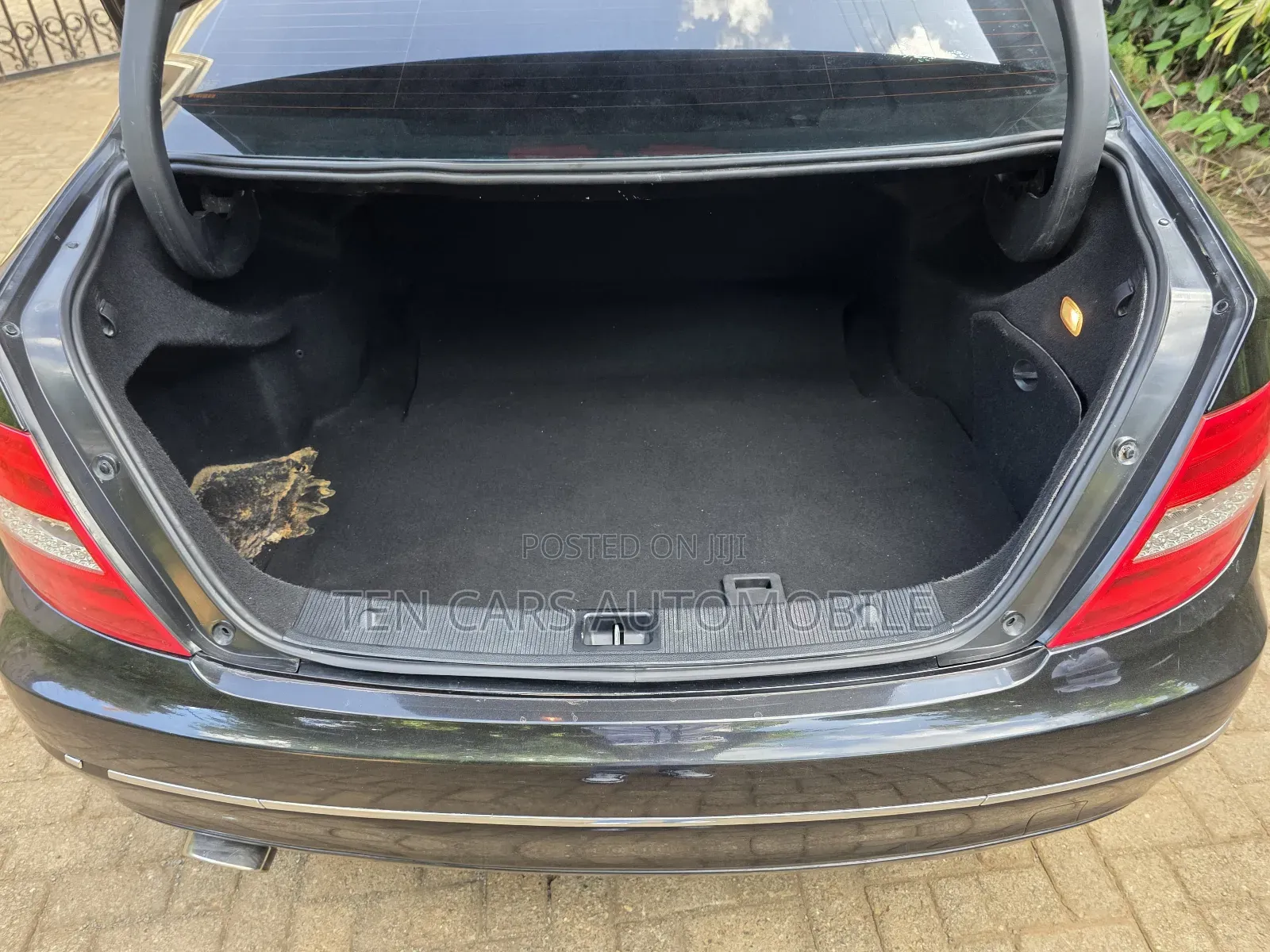 Mercedes-Benz C200 2011 Black