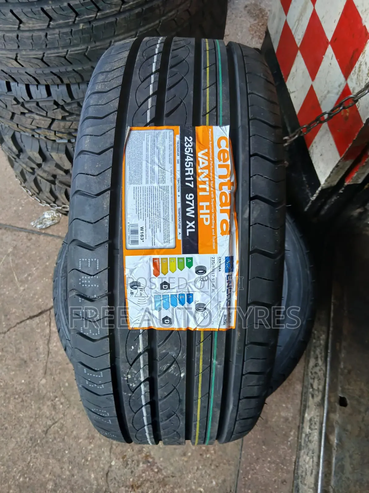 235/45r17 Centara