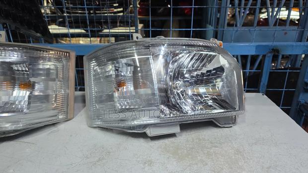 Toyota Hiace Seven L Headlights - thumbnail 3