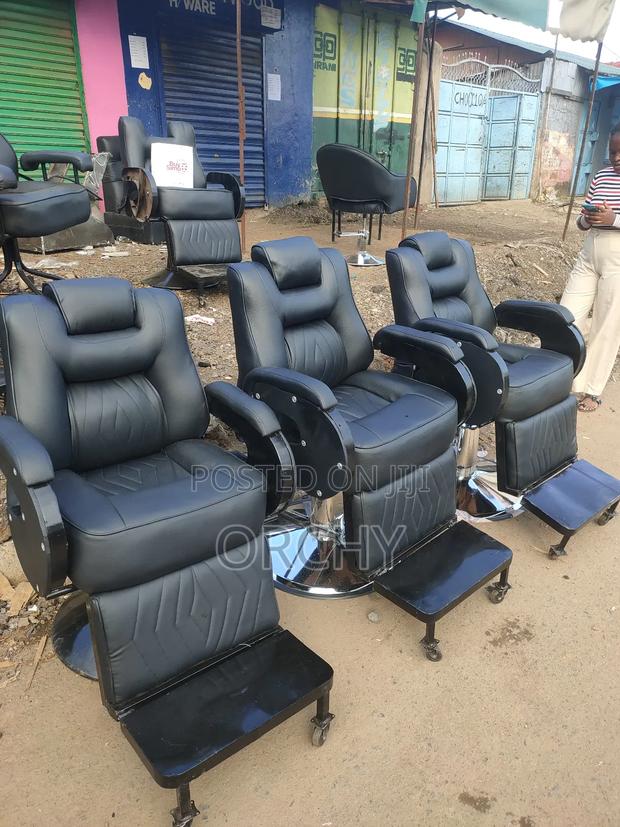 Executive Kinyozi Seats - main view