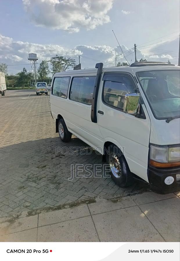 Toyota HiAce 2002 White - thumbnail 8