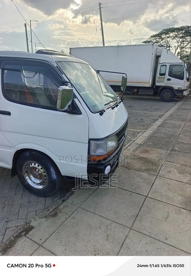 Toyota HiAce 2002 White - thumbnail 11