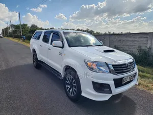 Toyota Hilux 2015 White