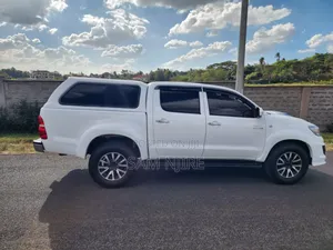 Toyota Hilux 2015 White