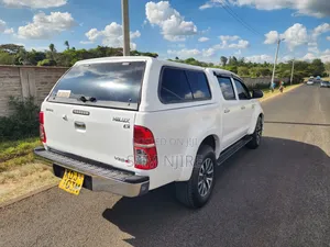 Toyota Hilux 2015 White
