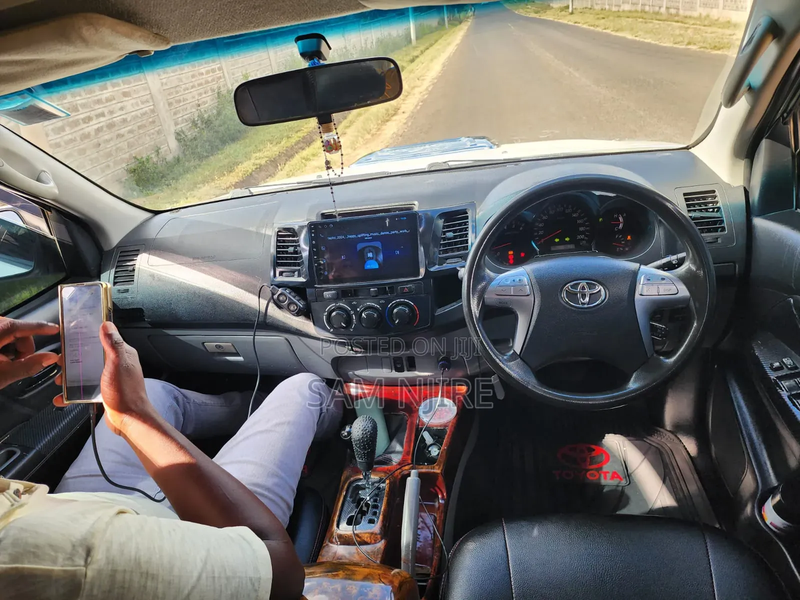 Toyota Hilux 2015 White