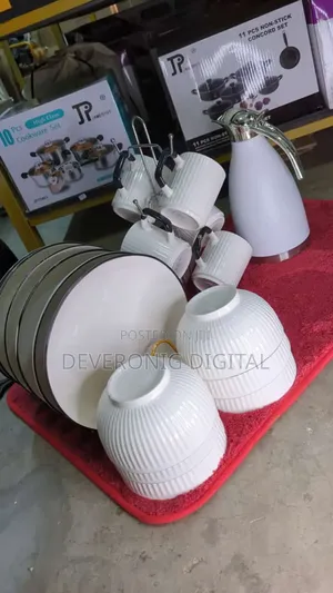 Breakfast Sets19 PCS Dinner Sets
6 Big Plates
6 Bowls
6 Cups
1 Flask