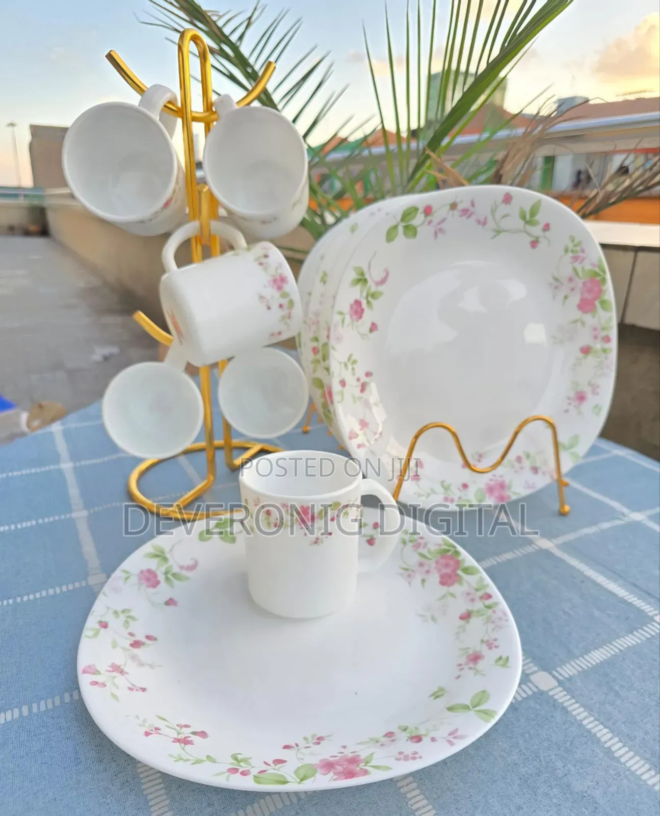 *12pcs Ceramic Dinner Set*
6 Dinner Plates.
6 Cups.