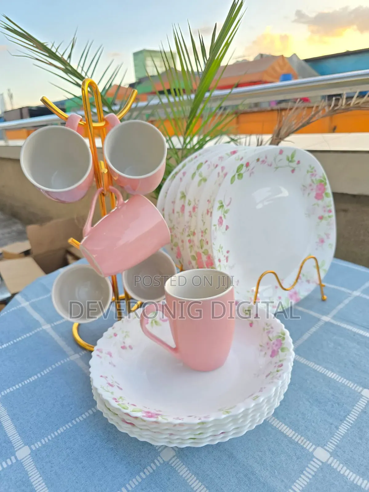 18pcs Ceramic Dinner Set 6 Dinner Plates.
6 Side Plates.
6 Cups