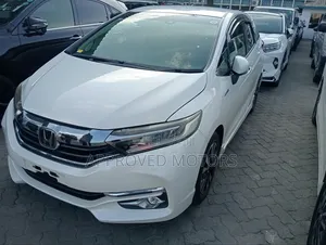 Honda Fit Shuttle 2019 White
