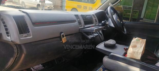 Toyota HiAce 2012 Silver - thumbnail 11