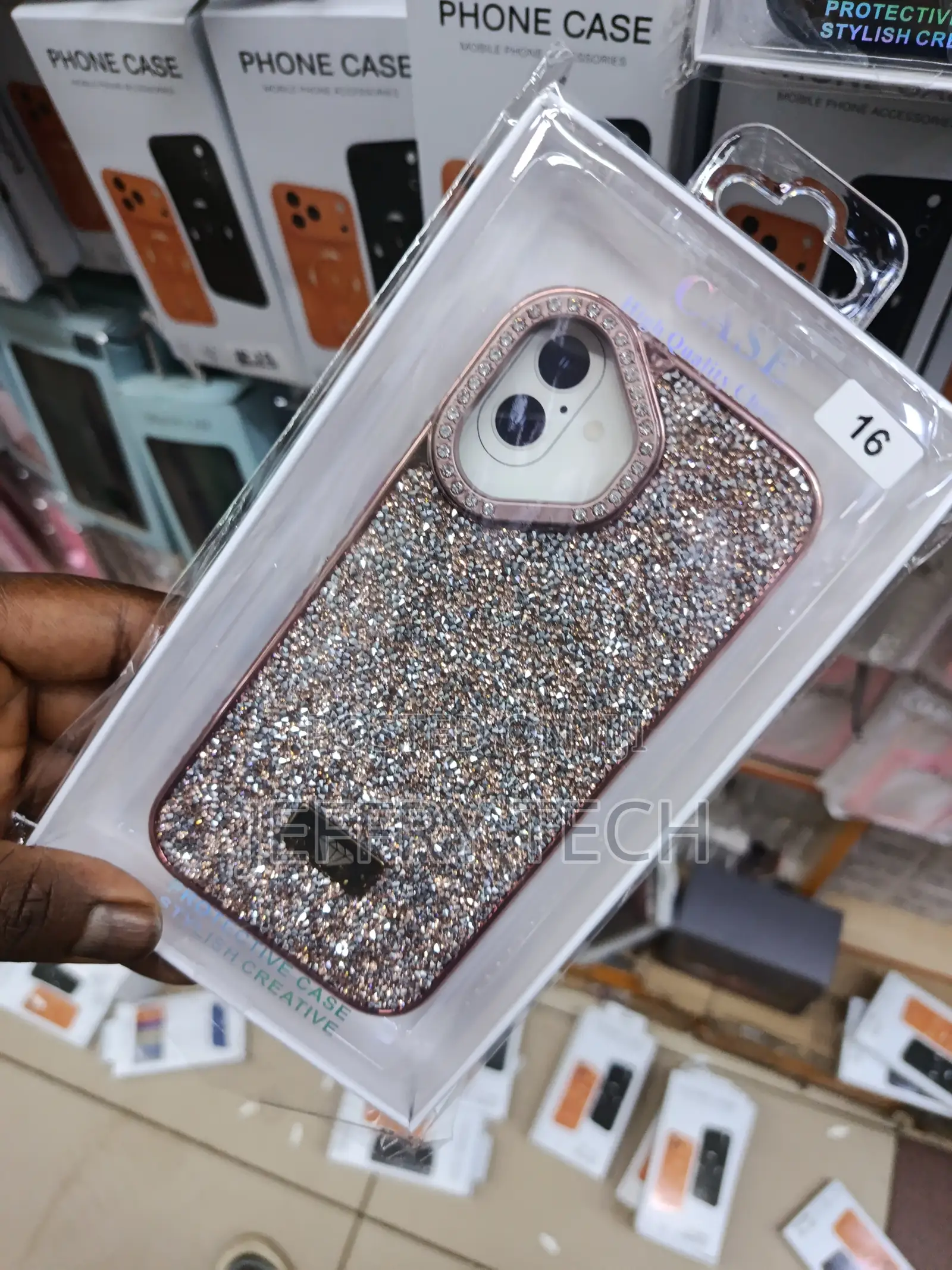 Diamond-Encrusted Protective Phone Case Designed for the iPhone 16.