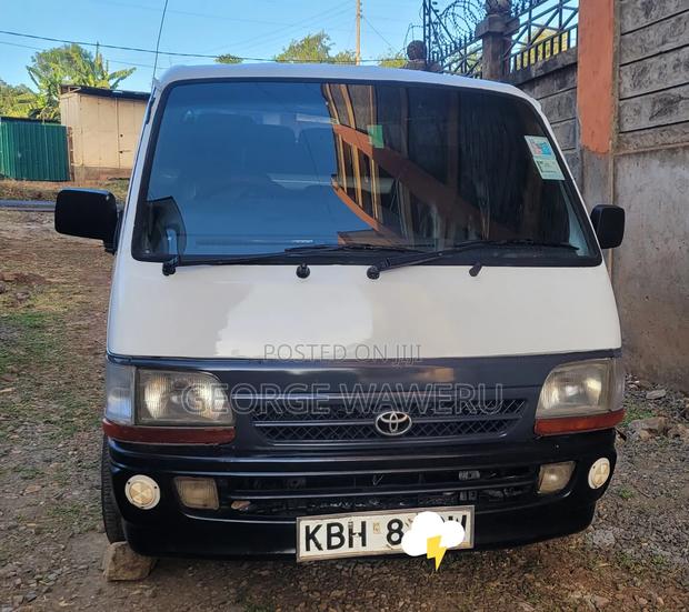 Toyota HiAce 2002 White