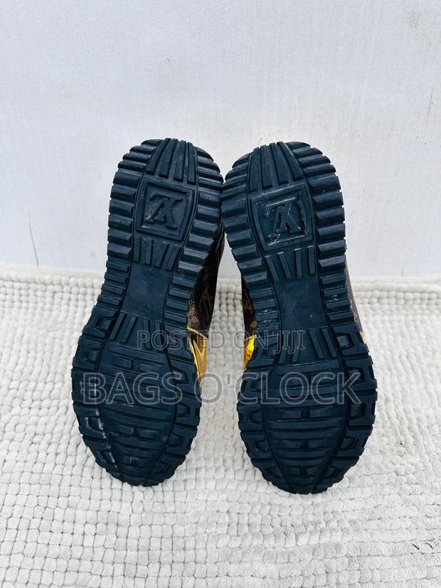 Louis Vuitton Run Away Sneakers - thumbnail 5