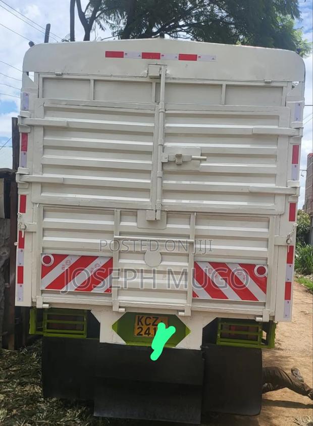 Isuzu NPR KCZ 2020 White - thumbnail 3