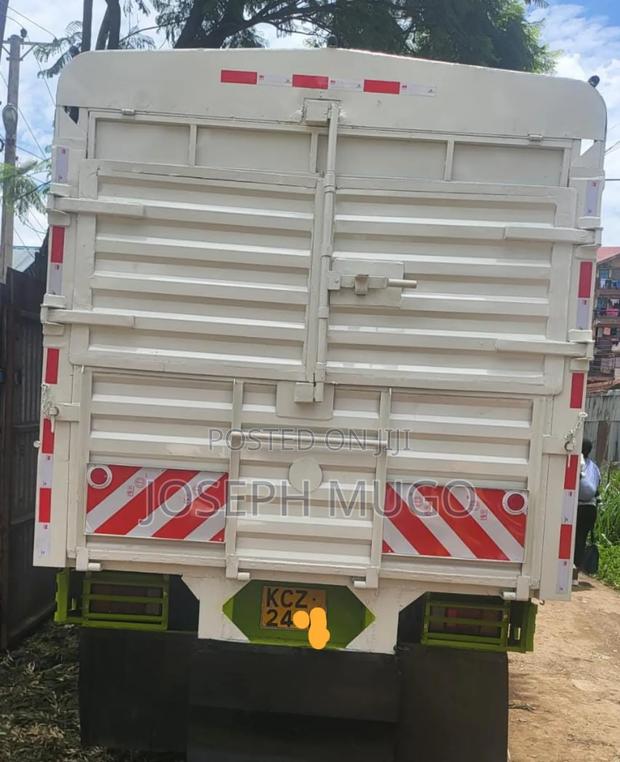 Isuzu NPR KCZ 2020 White - thumbnail 5