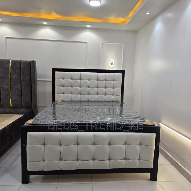 Common Classy 5 by 6 Mocket Bed - main view