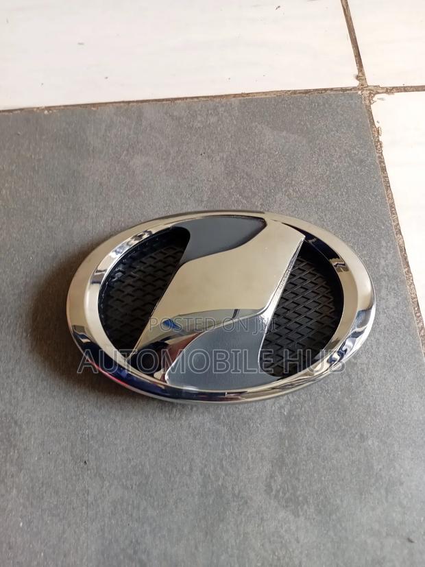 Toyota Vitz Logo Emblem – Original Quality Front/Rear Badge