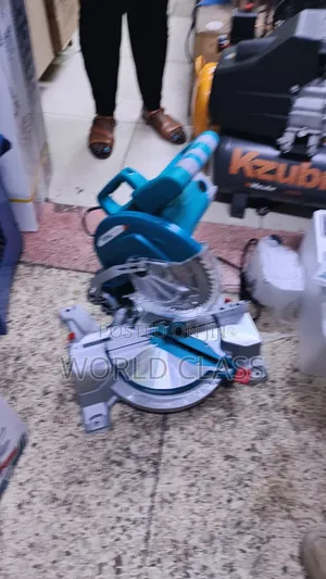Total 1800w Mitre Electric Mitre Saw for Straight and Angled Cuts