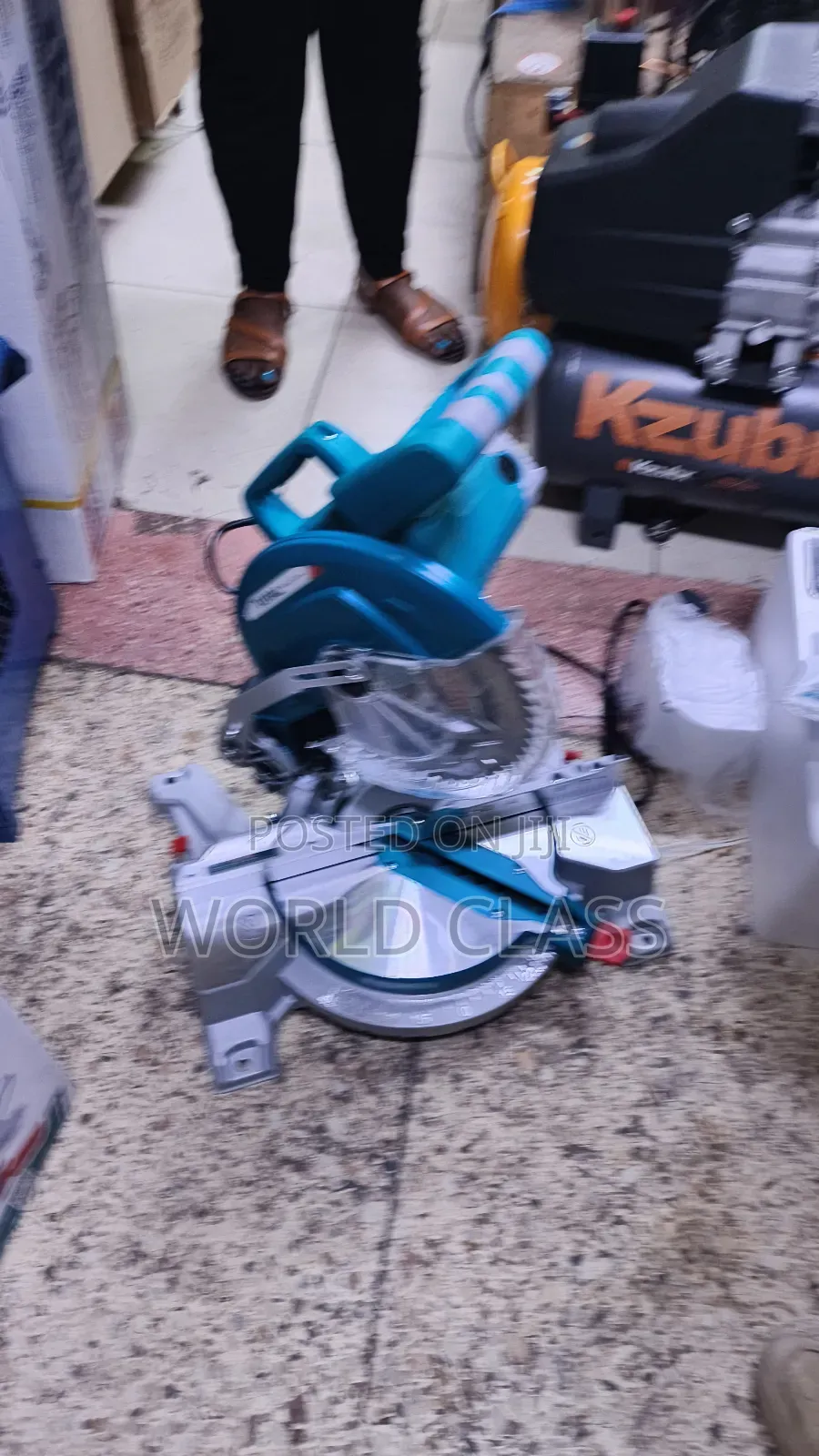 Total 1800w Mitre Electric Mitre Saw for Straight and Angled Cuts