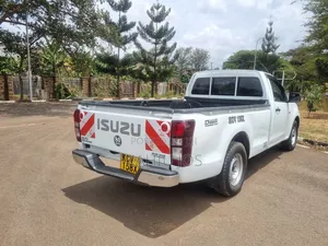 Isuzu D-MAX 2012 White