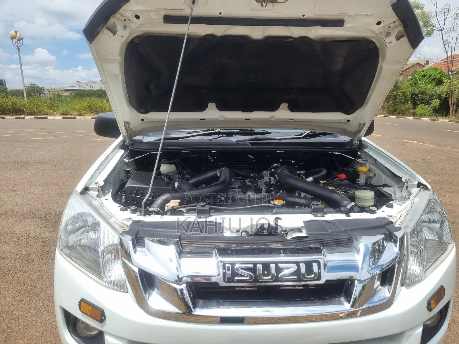 Isuzu D-MAX 2012 White