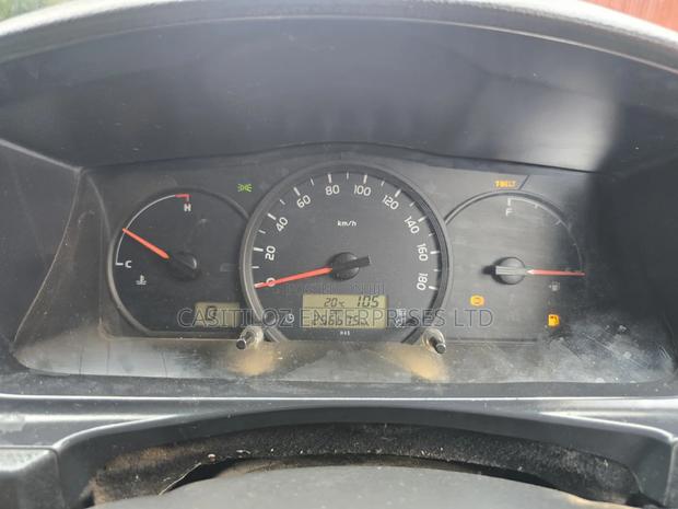 Toyota HiAce 2014 White - thumbnail 9