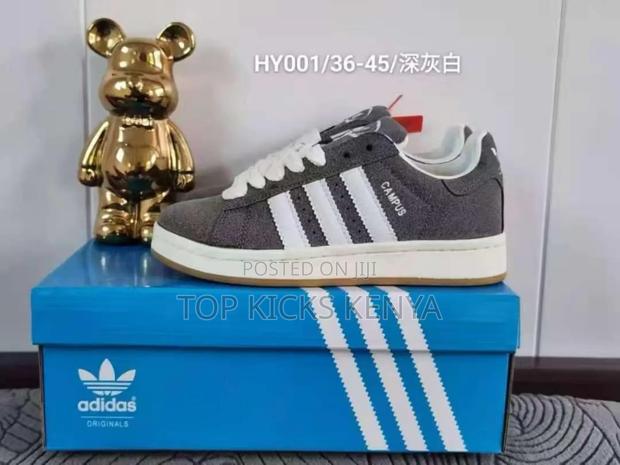 Adidas Campus Sneakers.