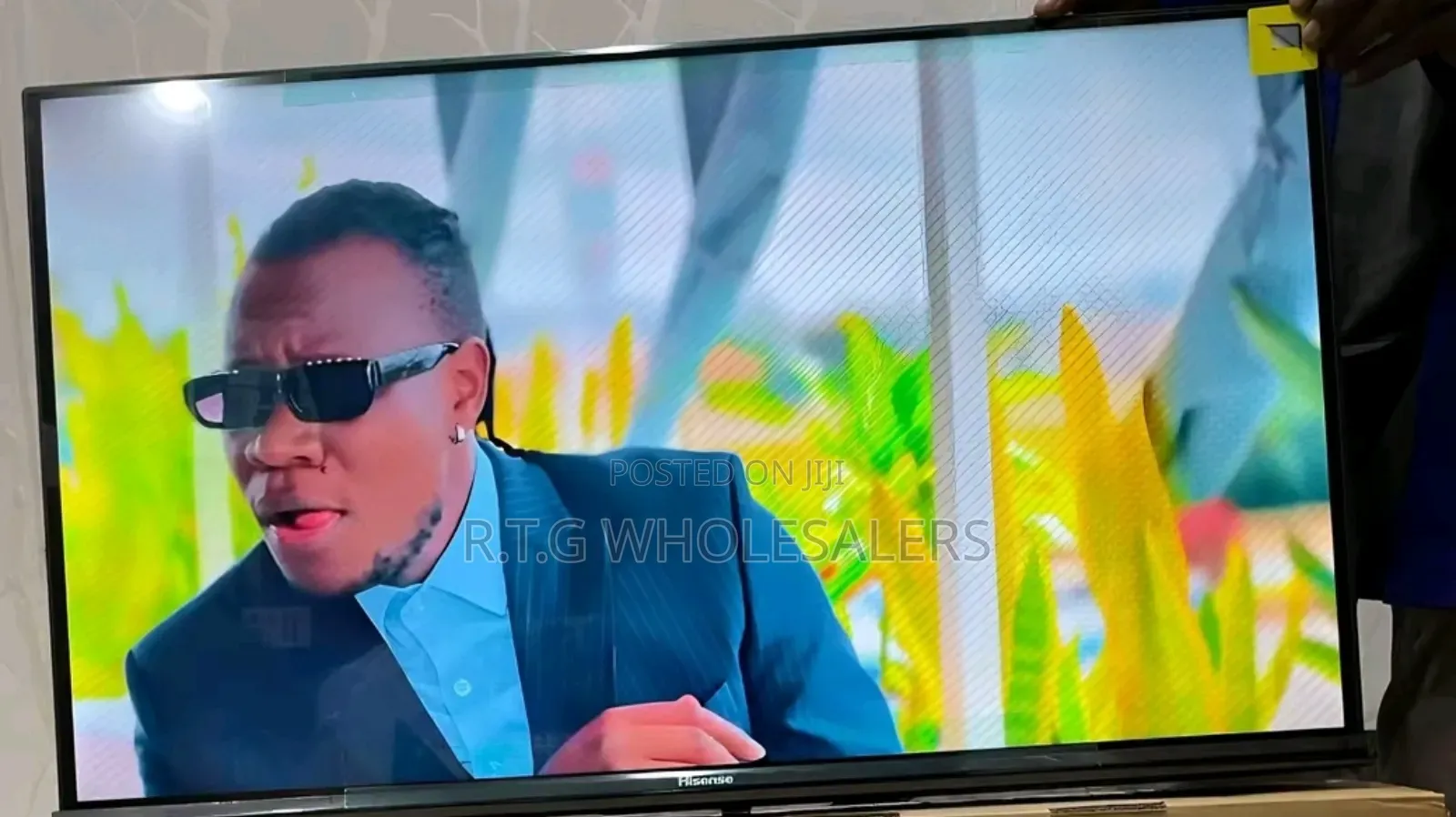 Hisense 32′′ Smart Android Qled Tv – Full Hd, Streaming Ready