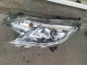 Nissan Note 2014 Zenon Headlight (P)