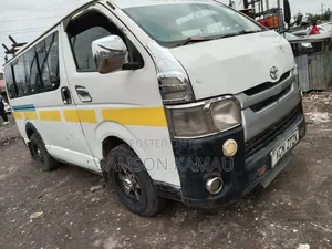 Toyota HiAce 2014 White
