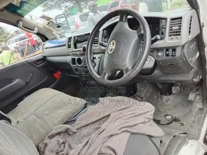 Toyota HiAce 2014 White