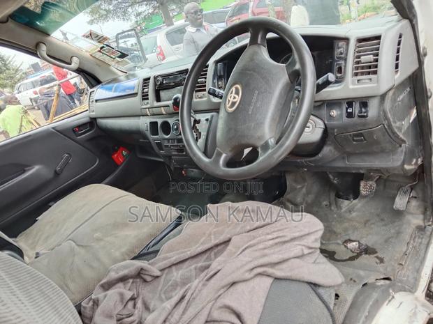 Toyota HiAce 2014 White - thumbnail 3