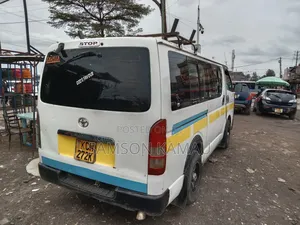 Toyota HiAce 2014 White