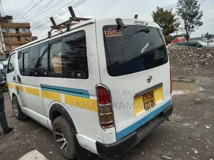 Toyota HiAce 2014 White