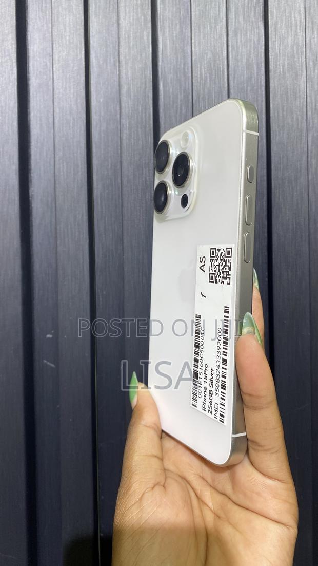 Apple iPhone 15 Pro 256 GB Gray - thumbnail 4