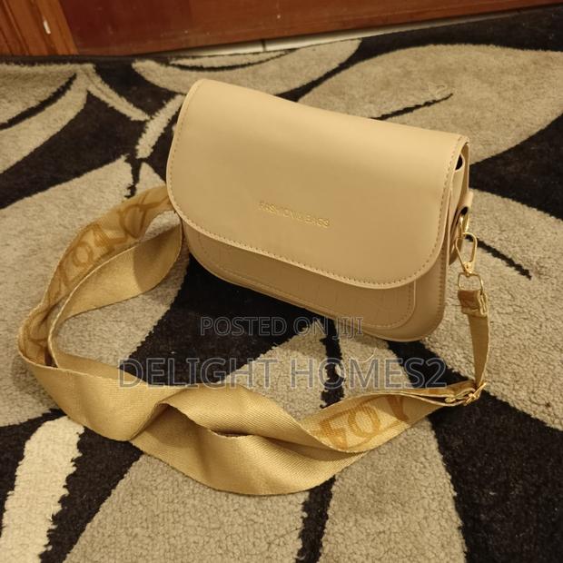 Simple Saddle Sling Bag-Rem