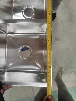 Kitchen Sink With Accessories