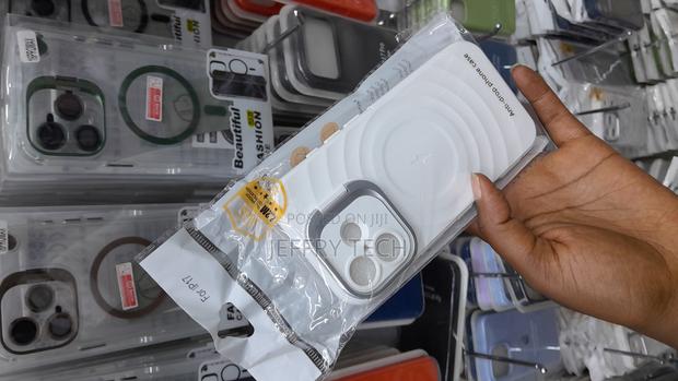 Heisa Silicone Magsafe Case for iPhone 17 Built-in Camera Stash Stand - thumbnail 3