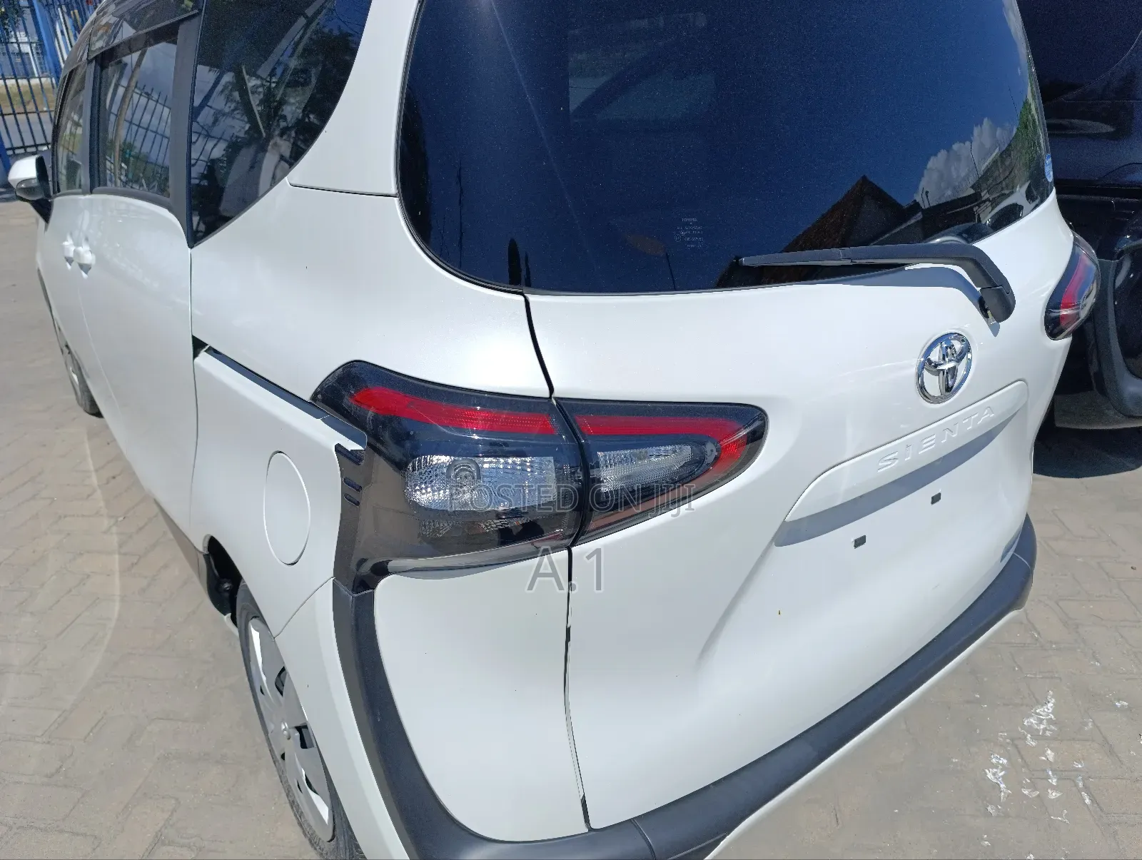 Toyota Sienta 1.5 FWD 2019 Off white