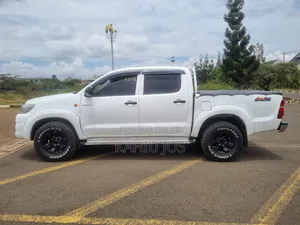 Toyota Hilux 2014 White