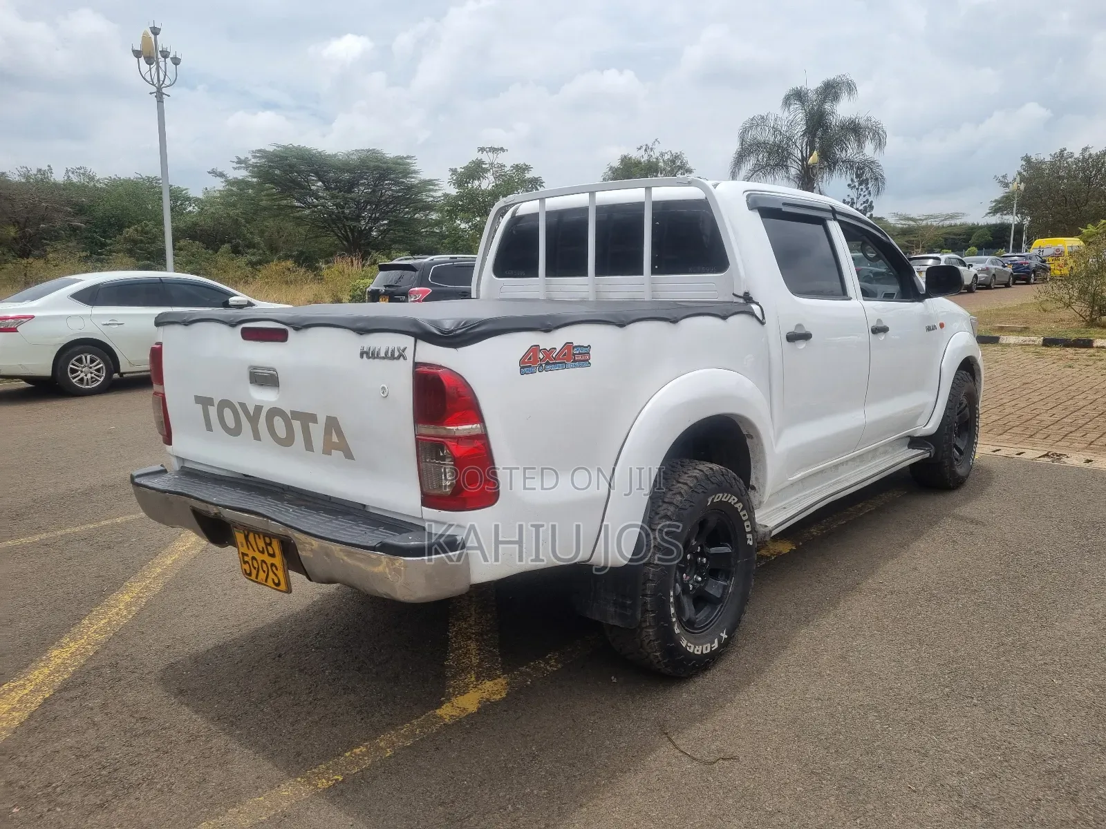 Toyota Hilux 2014 White