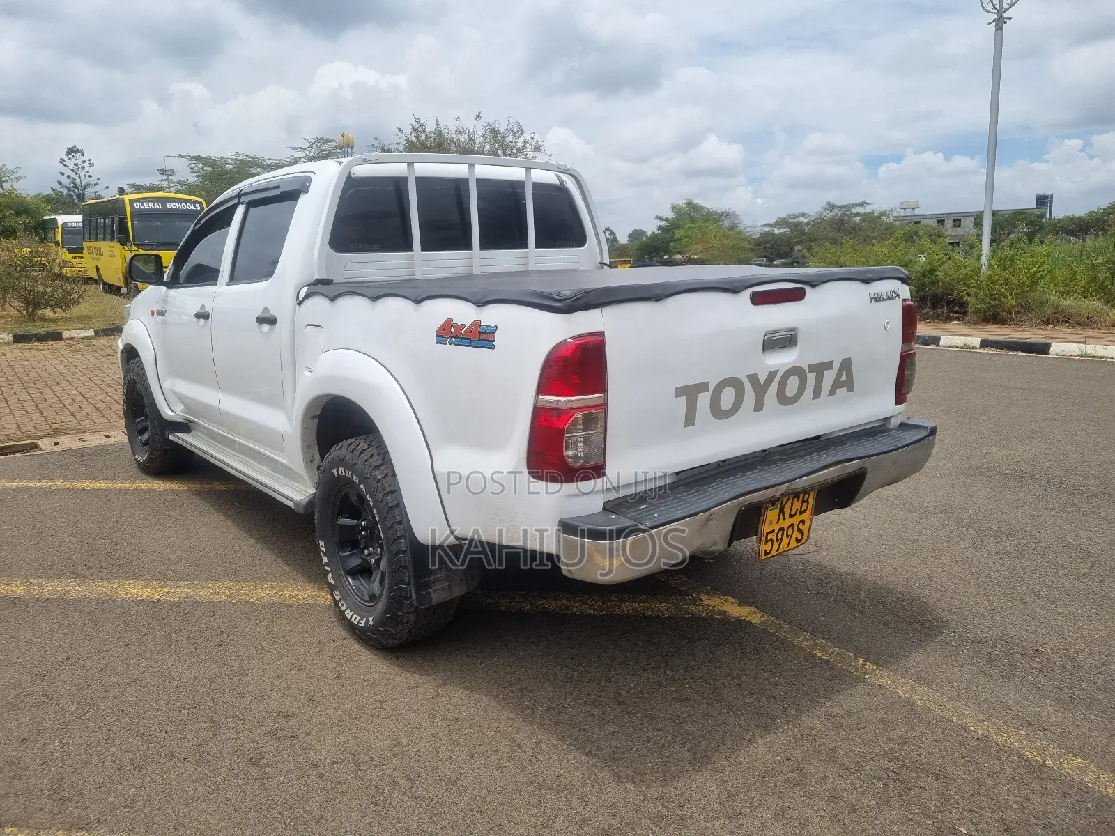 Toyota Hilux 2014 White
