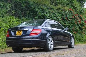 Mercedes-Benz C200 2010 Blue