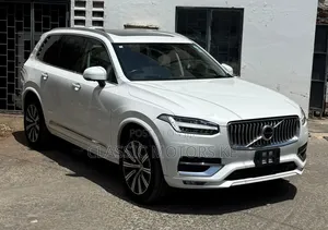 Volvo XC90 T6 Momentum 7 Passenger AWD 2020 White