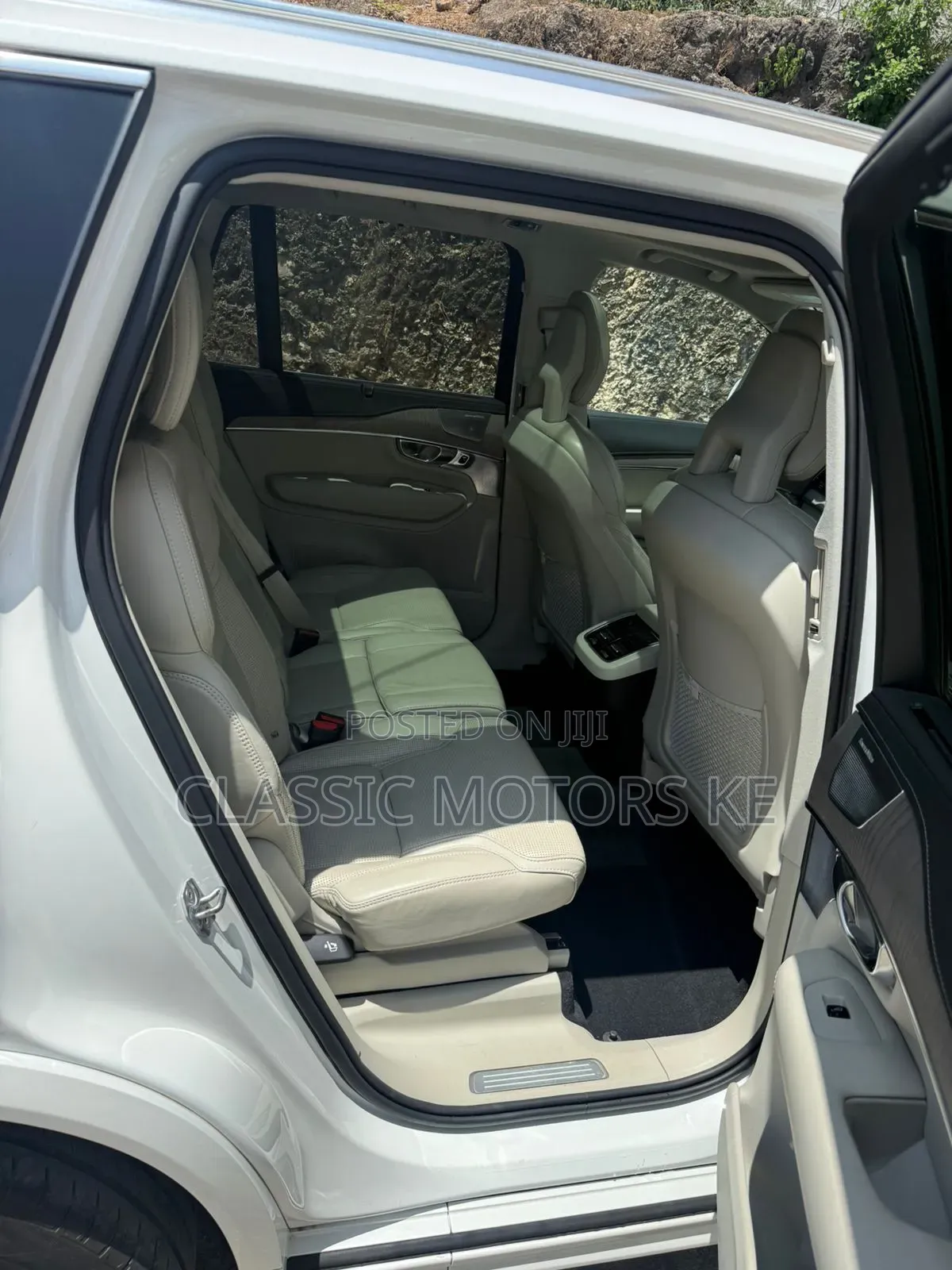 Volvo XC90 T6 Momentum 7 Passenger AWD 2020 White