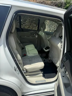 Volvo XC90 T6 Momentum 7 Passenger AWD 2020 White