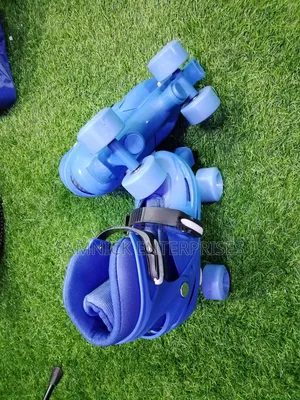 Size 35-38 Adjustable Quad Skates