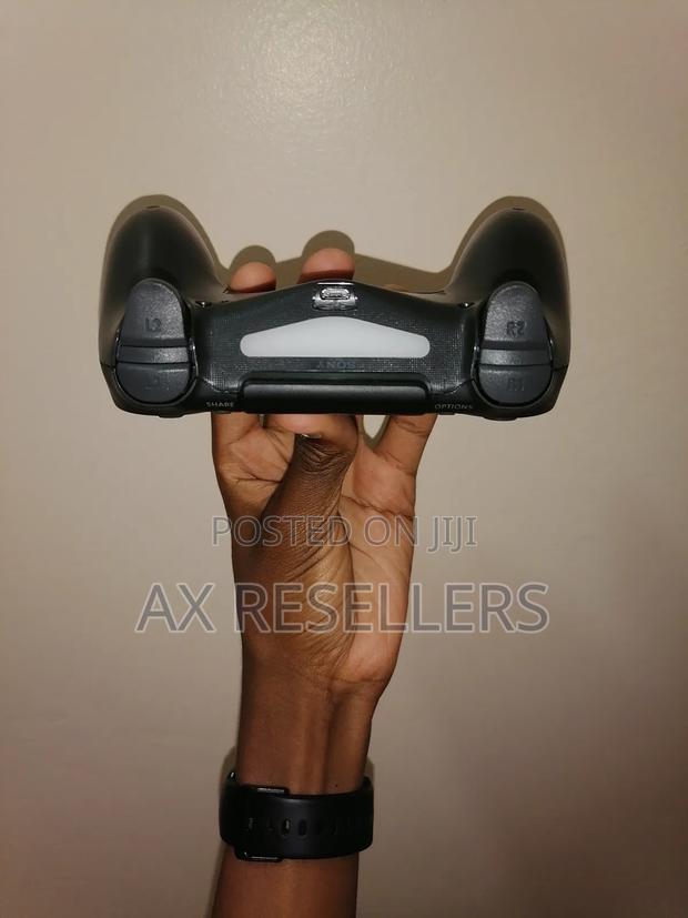 Dualshock 4 Wireless Controller Special Edition - thumbnail 2