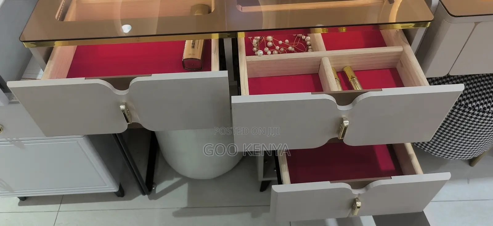 Home Dressing Table; Professional Vanity Mirror With Adjustable Lights
